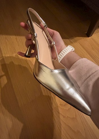 Bej Metal Tokalı İnce Topuklu Kadın Ayakkabı - Görsel 4