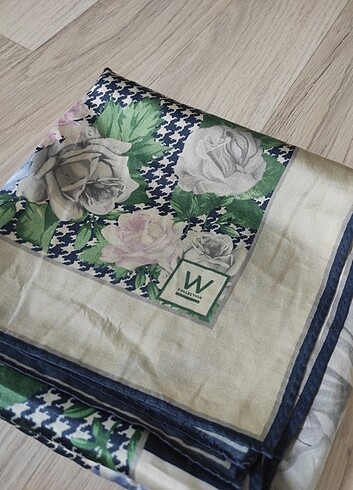 W collection marka İpek eşarp 