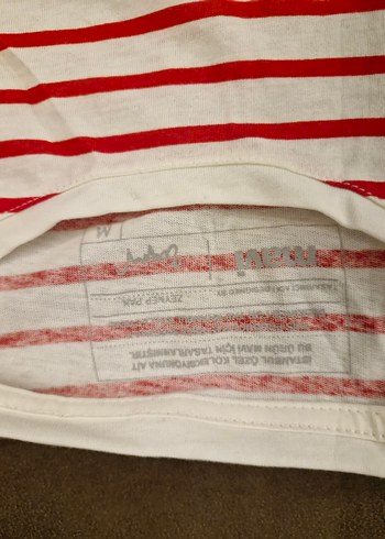 Kırmızı Çizgili Baskılı Kadın Tişört - Görsel 7