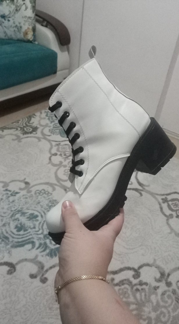 Beyaz Rugan Bağcıklı Kadın Bot - Görsel 3