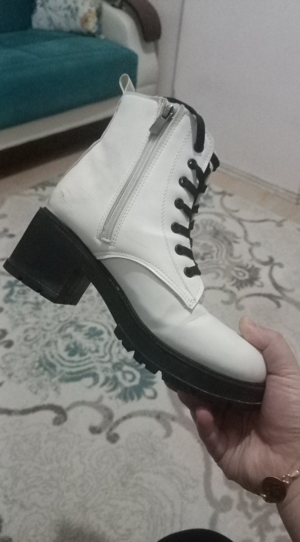 Beyaz Rugan Bağcıklı Kadın Bot - Görsel 2