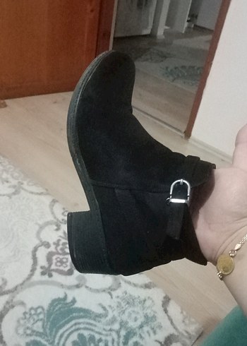 Siyah Süet Tokalı Kadın Bot - Görsel 2