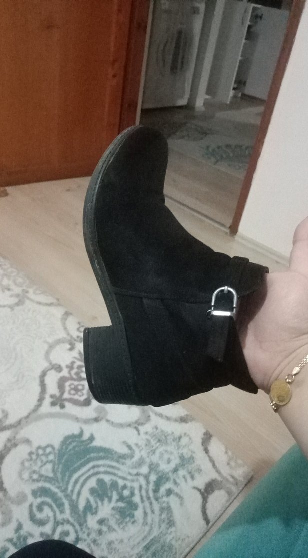 Siyah Süet Tokalı Kadın Bot - Görsel 2