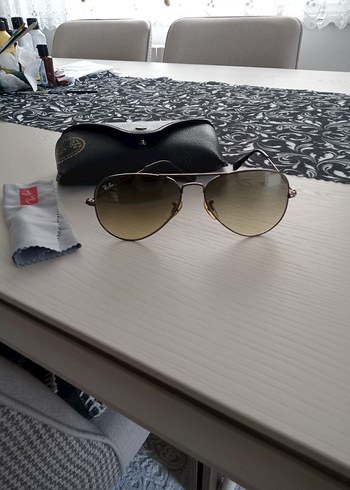 Ray-Ban Kadın Gri-Bej Minimalist Güneş Gözlüğü