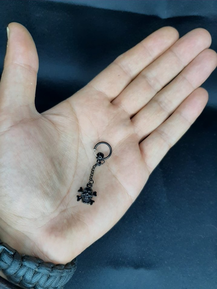 Zincir Detaylı Siyah Gotik Kurukafa Çelik Küpe - Görsel 2