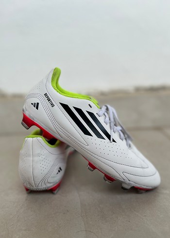 Adidas Erkek Beyaz Bağcıklı Futbol Ayakkabısı