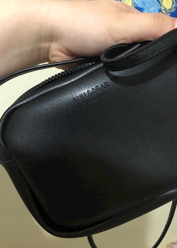  Beden Pullandbear siyah kol çantası