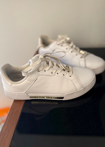 Beyaz Stiletto Topuklu Kadın Spor Ayakkabı