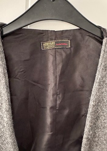 Gri Düğmeli Klasik Yün Yelek - Görsel 3