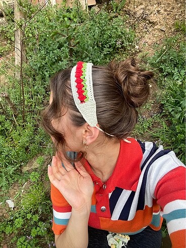 Çilek görünümlü örme bandana
