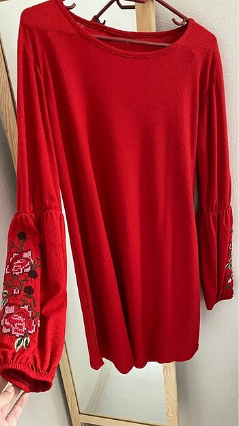 Kırmızı tunik