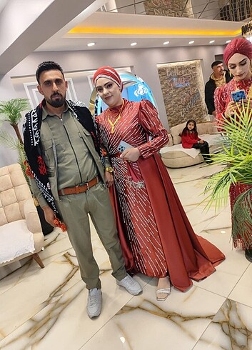 44 Beden bordo Renk Ürün sadce bir. Defa giyildi