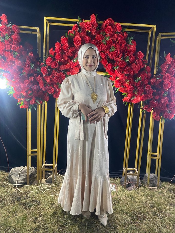 Uzun Kollu Bohem Beyaz Tesettür Elbise taşli bej renk - Görsel 3