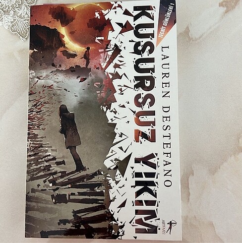 Lauren Destefano- Kusursuz Yıkım