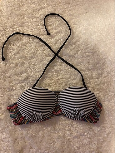 Penti desenli bikini üstü