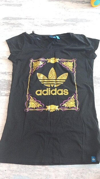 Adidas tişört 