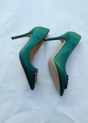 38 Beden MANOLO BLAHNIK