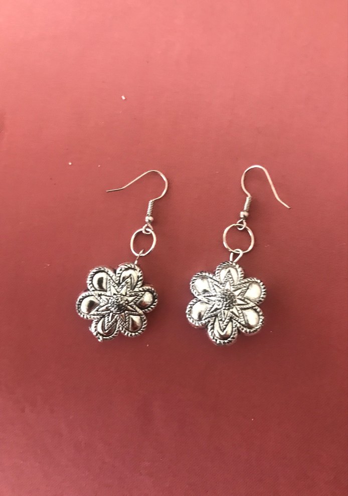 Gri Çiçek Desenli Bohem Küpeler - Görsel 3