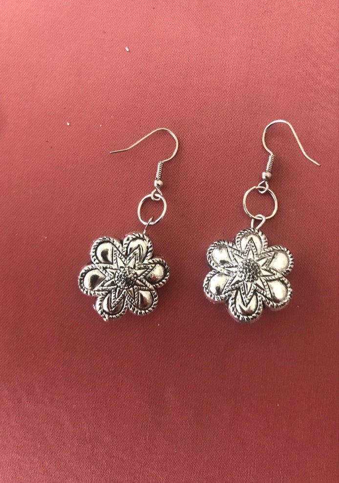 Gri Çiçek Desenli Bohem Küpeler - Görsel 2