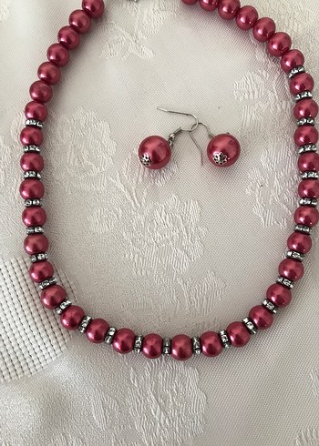 Kırmızı Boncuklu Midi Kolye ve Küpe Seti - Görsel 4