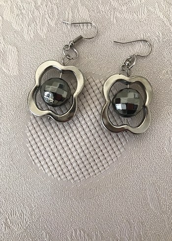 Gri Çiçek Motifli Boncuklu Midi Küpe - Görsel 6