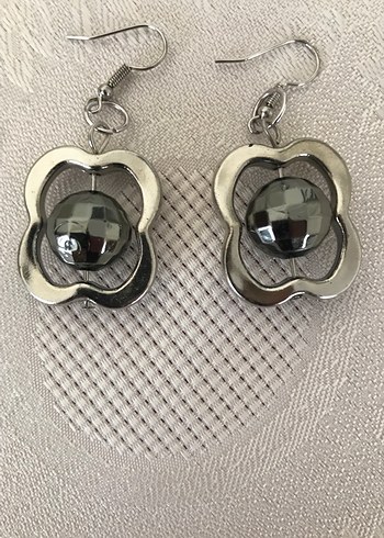 Gri Çiçek Motifli Boncuklu Midi Küpe - Görsel 3