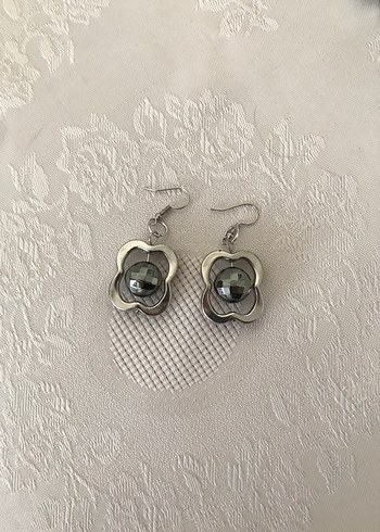 Gri Çiçek Motifli Boncuklu Midi Küpe - Görsel 7