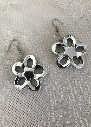 Çiçek Desenli Midi Gümüş Küpe - Görsel 4