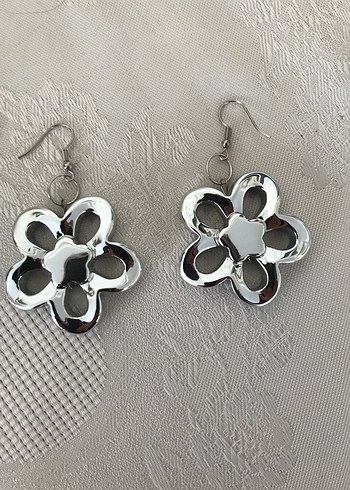 Çiçek Desenli Midi Gümüş Küpe - Görsel 2
