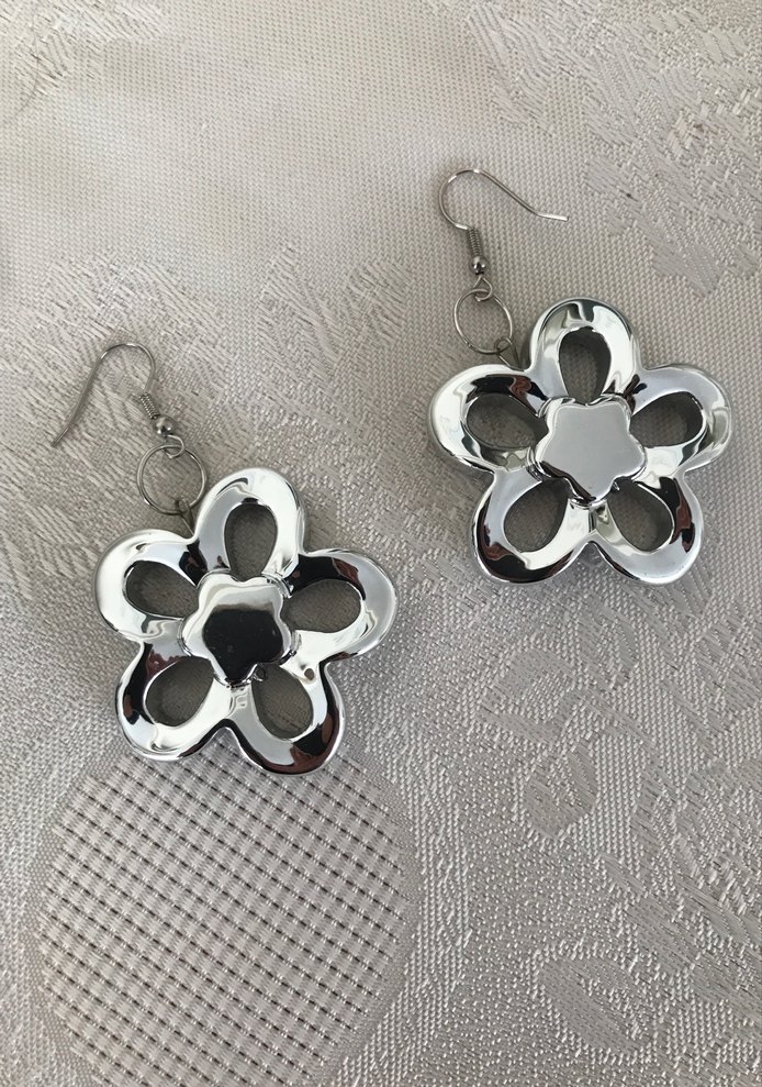 Çiçek Desenli Midi Gümüş Küpe - Görsel 4