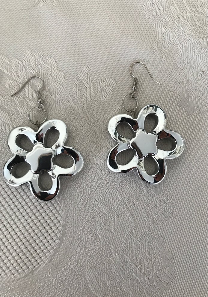 Çiçek Desenli Midi Gümüş Küpe - Görsel 2