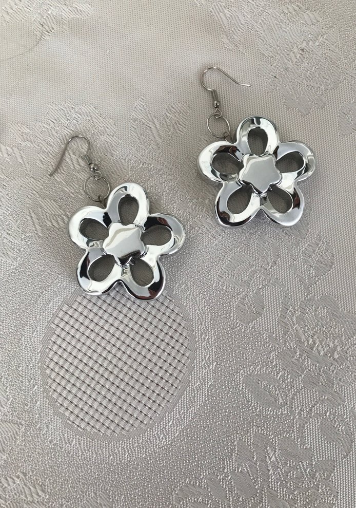 Çiçek Desenli Midi Gümüş Küpe - Görsel 3