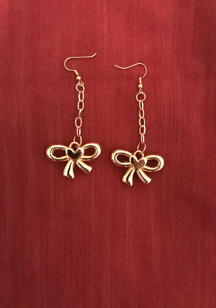 Altın Renkli Fiyonk Detaylı Midi Küpe - Görsel 3