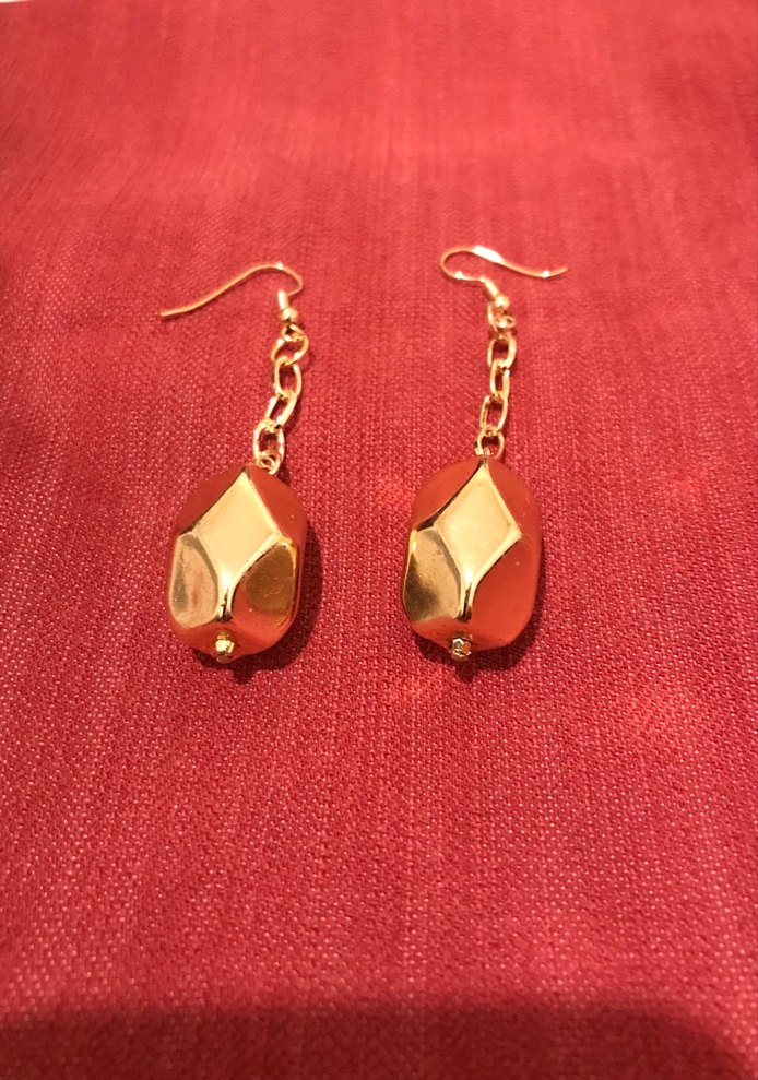 Zincir Detaylı Altın Renk Midi Küpe - Görsel 2