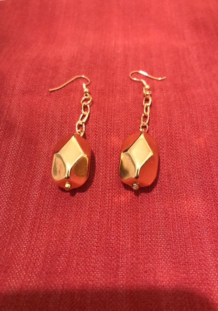 Zincir Detaylı Altın Renk Midi Küpe - Görsel 5