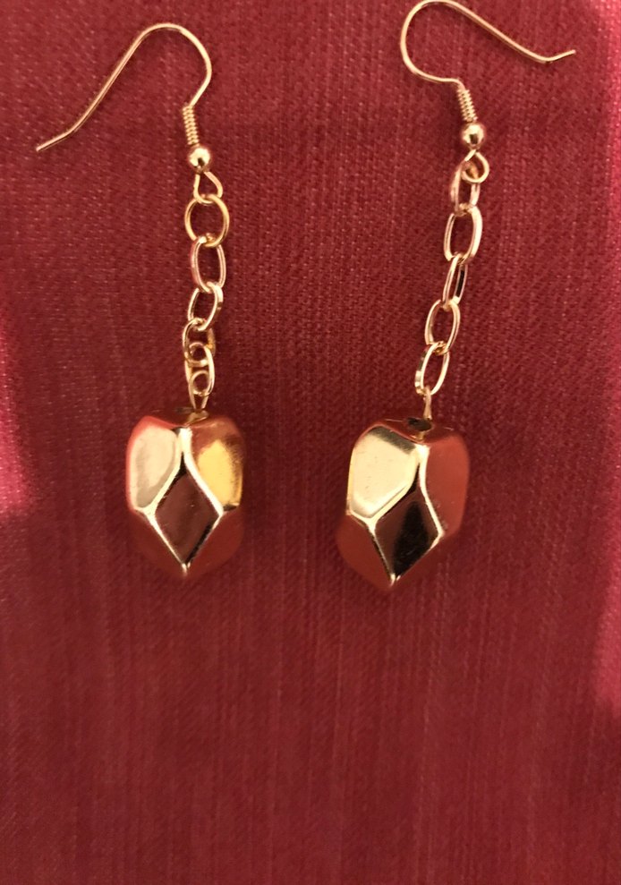 Zincir Detaylı Altın Renk Midi Küpe - Görsel 3