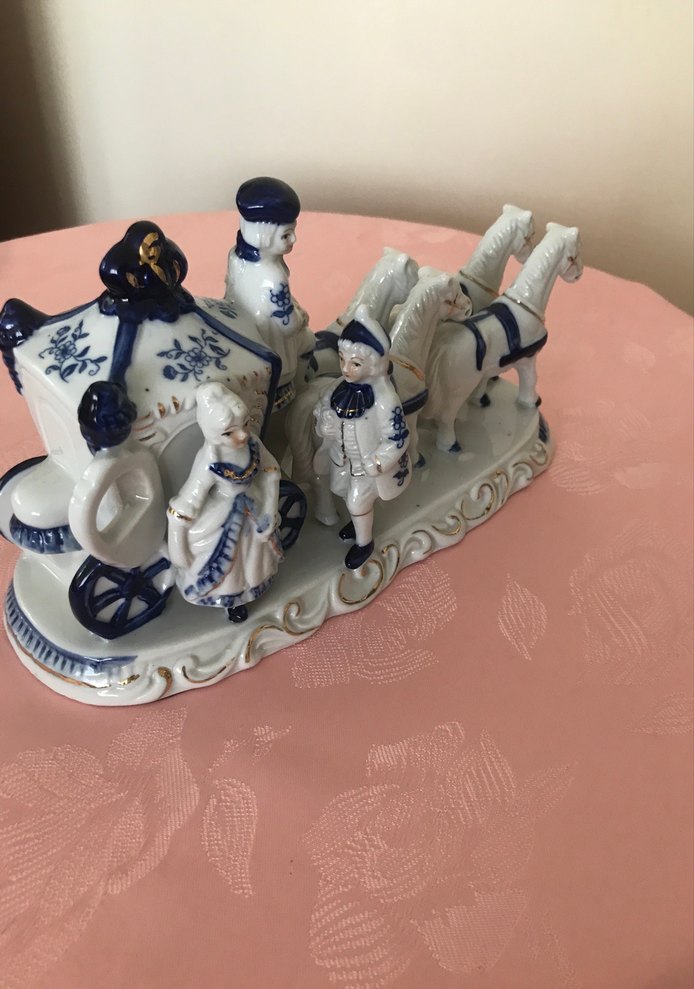 Beyaz ve Lacivert Atlı Fayton Biblosu - Görsel 3