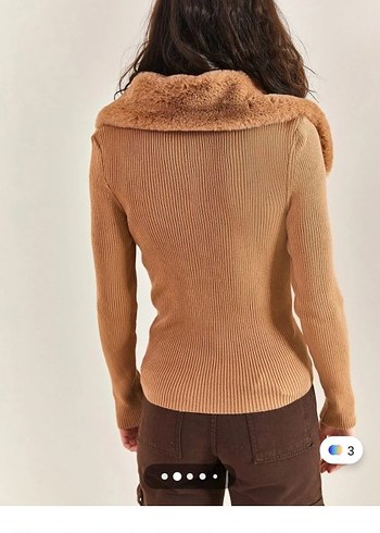 Kahverengi Kürklü Yaka Kadın Triko - Görsel 2