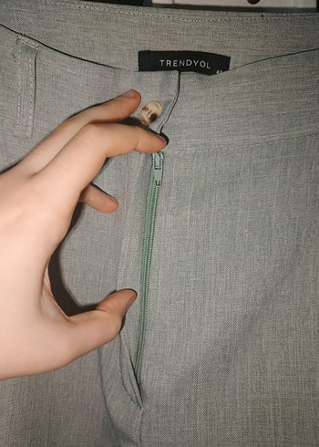 Trendyol Gri-Yeşil Pilili Kadın Kumaş Pantolon - Görsel 4