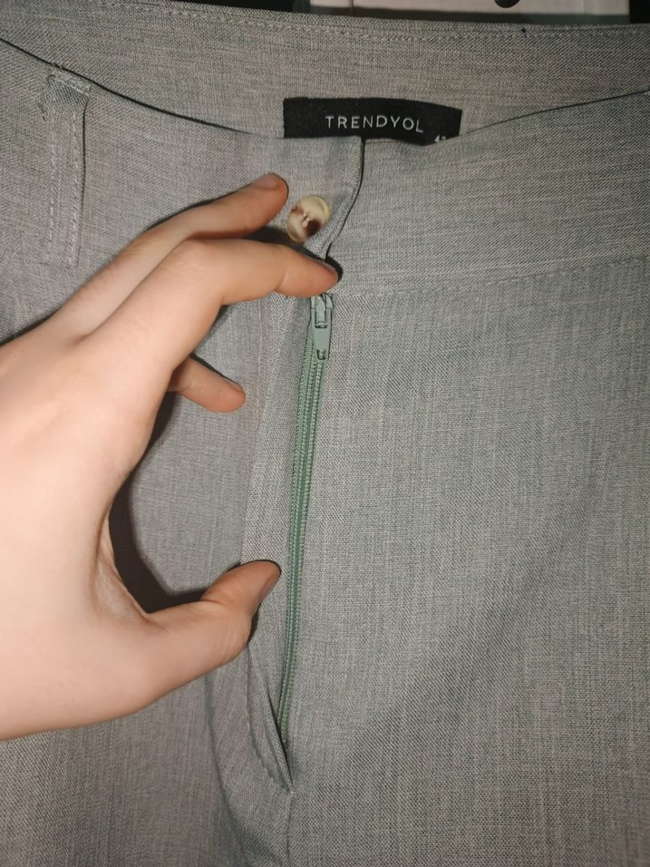 Trendyol Gri-Yeşil Pilili Kadın Kumaş Pantolon - Görsel 4