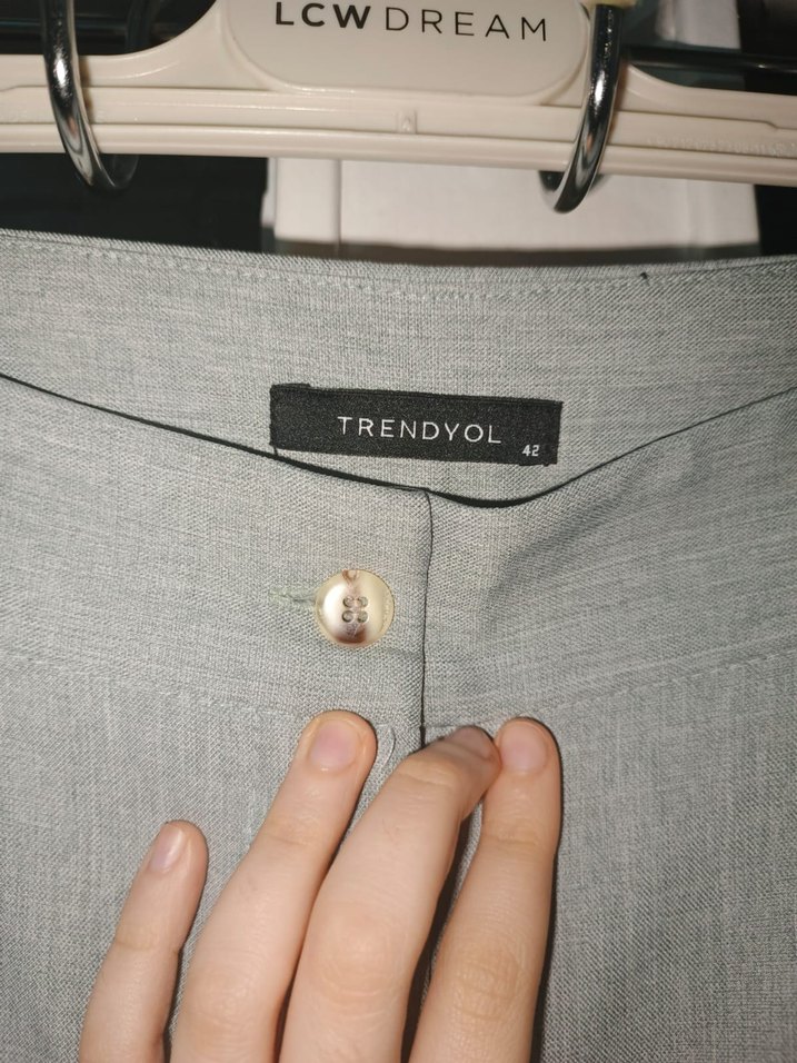 Trendyol Gri-Yeşil Pilili Kadın Kumaş Pantolon - Görsel 3
