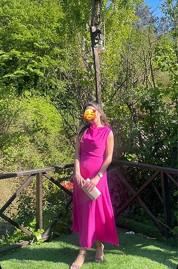 Pembe elbise