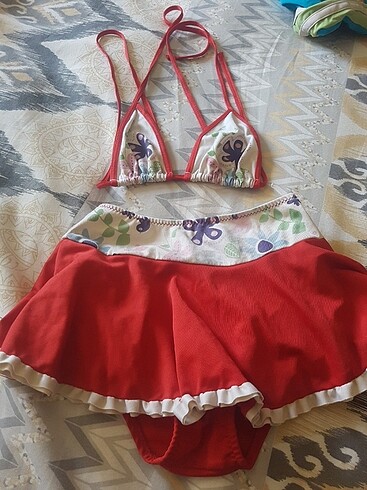 çocuk bikini mayo 6-7 yaşa uygundur
