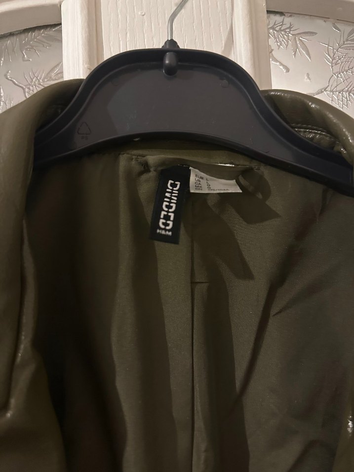 Düğmeli Parlak Haki Deri Kadın Ceket - Görsel 3