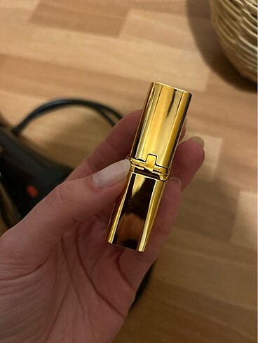  Beden Loreal Paris Color Riche Saten bitişli ruj