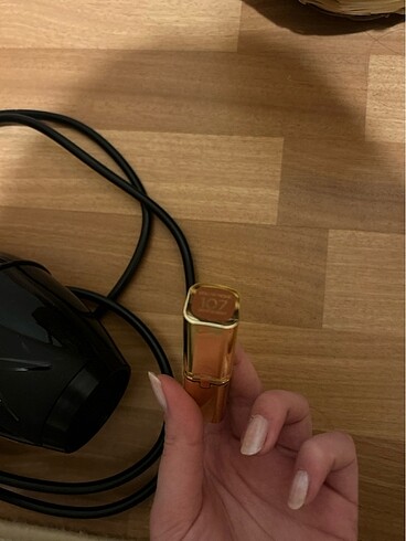  Beden kahverengi Renk Loreal Paris Color Riche Saten bitişli ruj