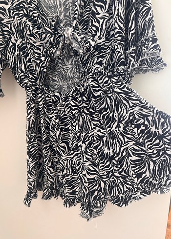 Zebra desenli şortlu tulum - Görsel 2