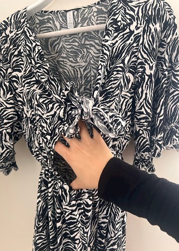 Zebra desenli şortlu tulum - Görsel 3