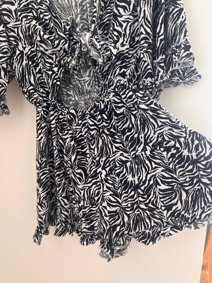 Zebra desenli şortlu tulum - Görsel 2