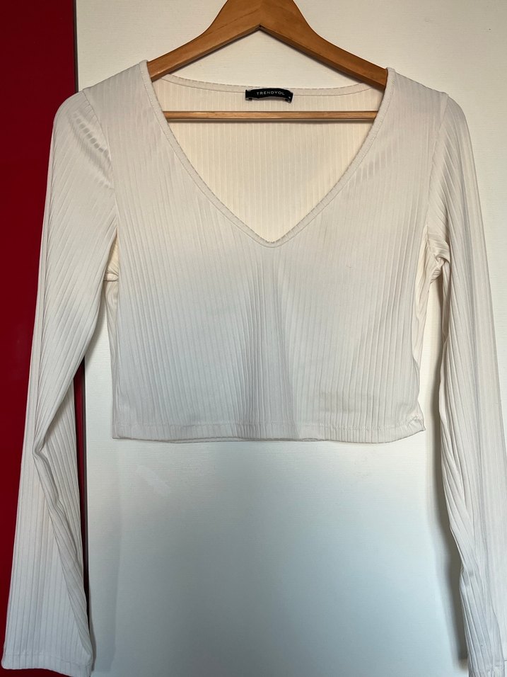 V Yakalı Crop Bluz - Görsel 2